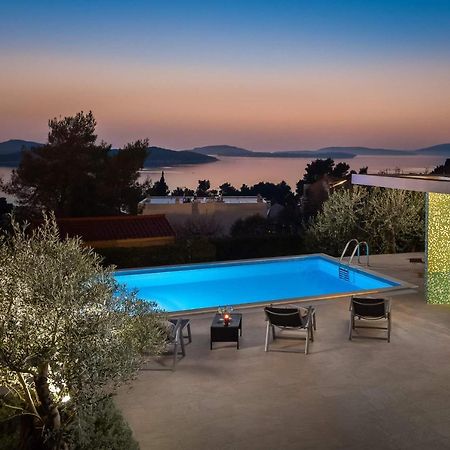 Villa Tela With Pool Zaboric Exterior foto