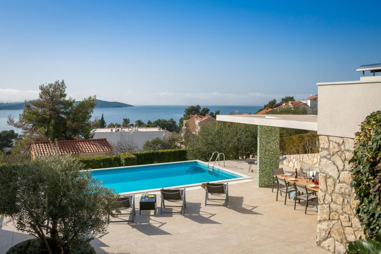 Villa Tela With Pool Zaboric Exterior foto