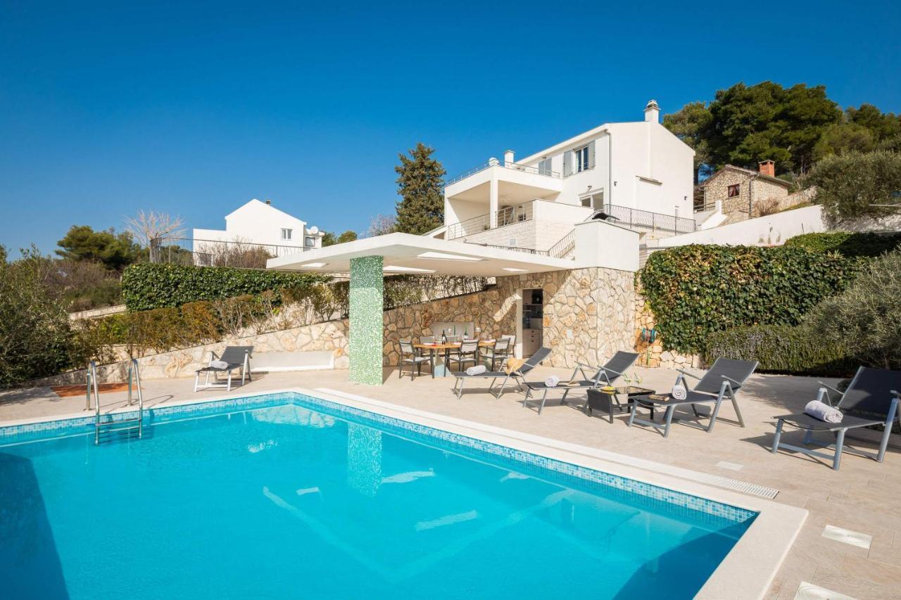 Villa Tela With Pool Zaboric Exterior foto