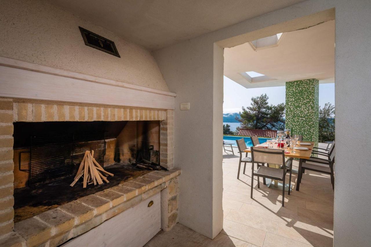 Villa Tela With Pool Zaboric Exterior foto