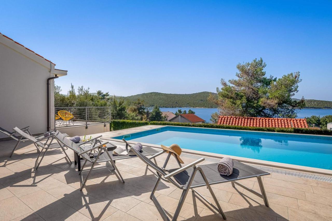 Villa Tela With Pool Zaboric Exterior foto