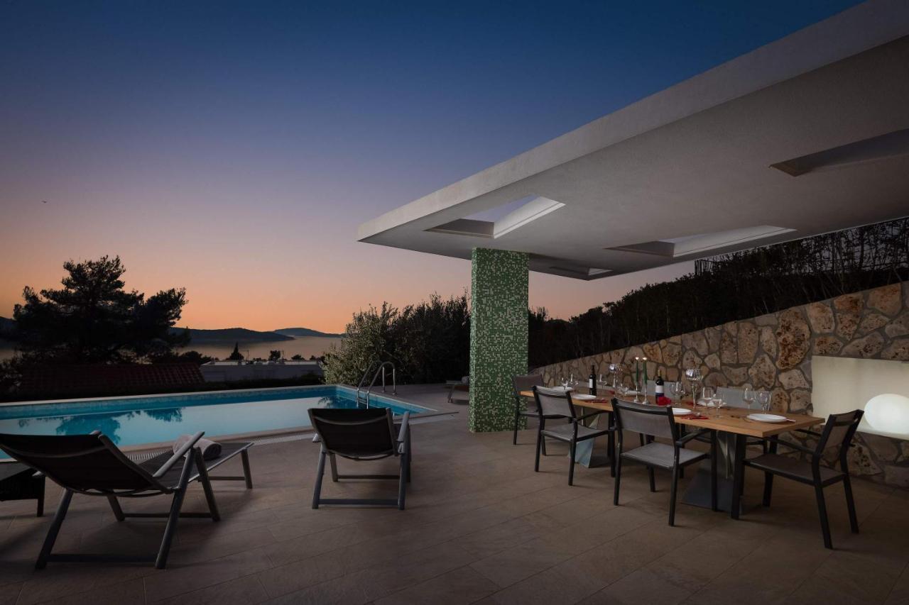 Villa Tela With Pool Zaboric Exterior foto