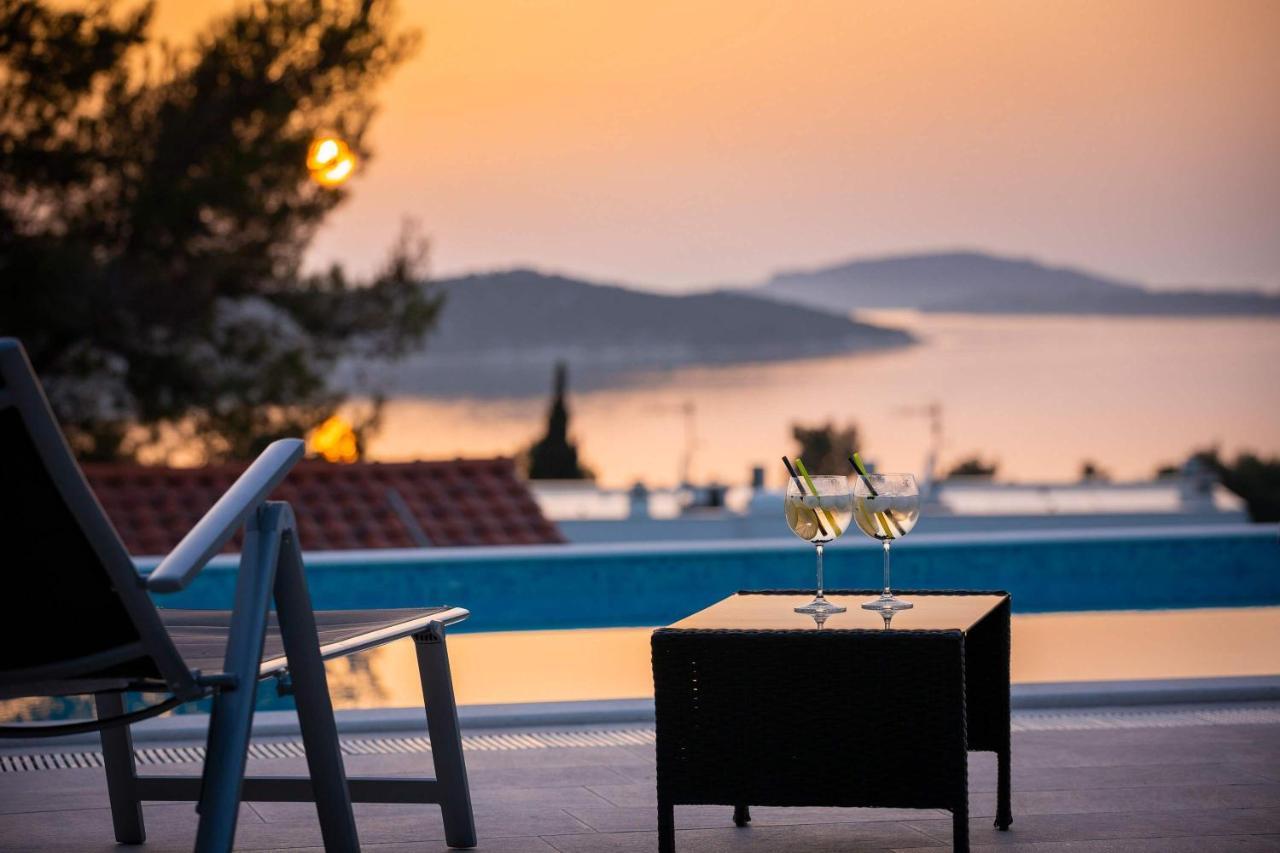 Villa Tela With Pool Zaboric Exterior foto